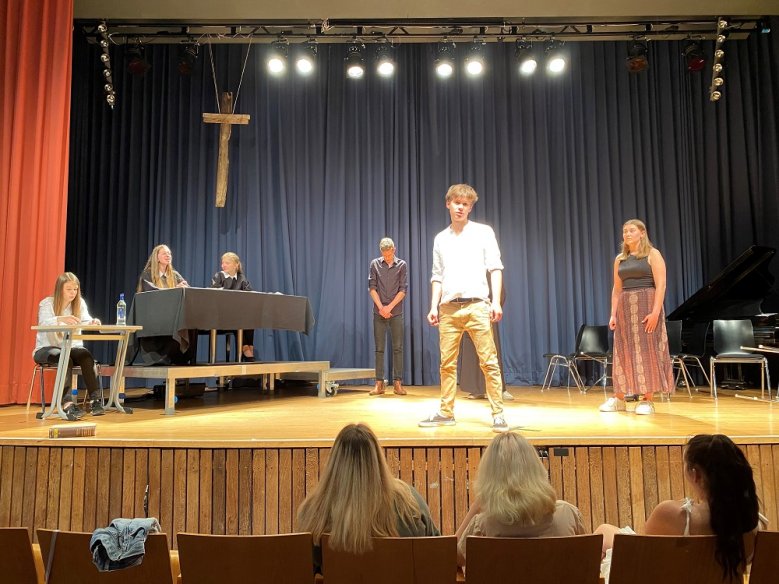 Theatervorstellung Hexenjagd Theatervorstellung Hexenjagd