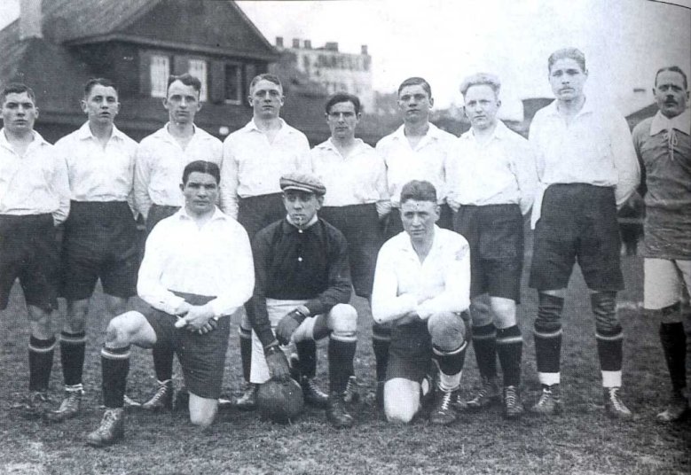 Wolsdorf-TSV-06-um-1925 Mannschaft des TuS Wolsdorf 1925