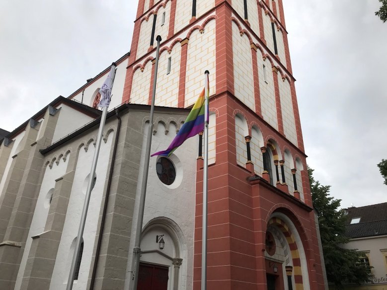 Regenbogenflagge St. Servatius Kirche Regenbogenflagge St. Servatius Kirche