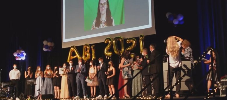 Abitur des Anno-Gymnasiums Screenshot der Abiturfeier aus einem Youtube-Video