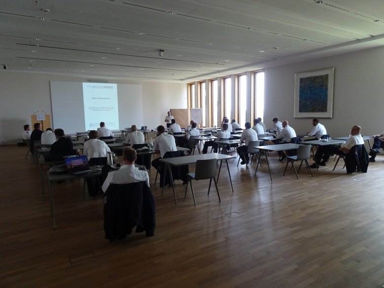 FW-Führungskräteschulung Feuerwehr bildete sich fort