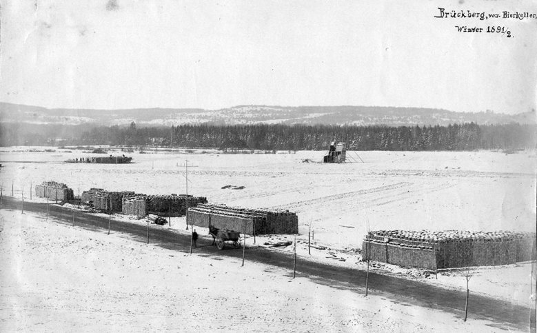 Feuerwerkslaboratorium Zum Bau des Feuerwerkslaboratoriums 1916 an der Luisenstraße, wurden im Winter 1891/1892 die ersten Ziegelsteine angeliefert