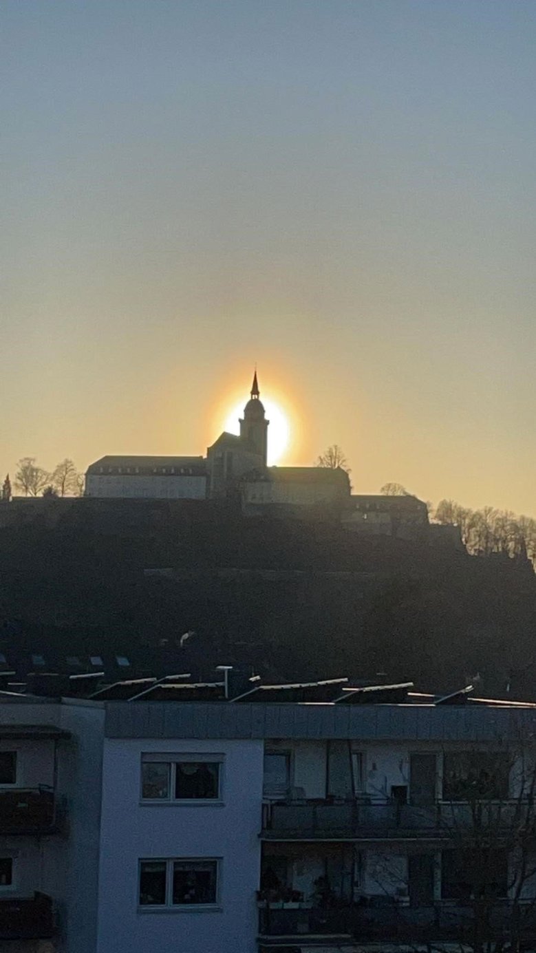 Sonnenuntergang hinter der Abtei Sonnenuntergang hinter der Abtei