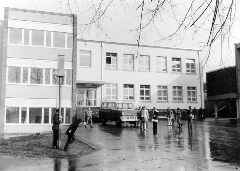 Pestalozzischule Pestalozzischule in den 1970-er-Jahren, Humperdinckstraße