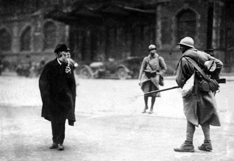 Ruhrbesetzung 1923 Bauer und Besatzer - Straßenszene während der Ruhrbesetzung 1923