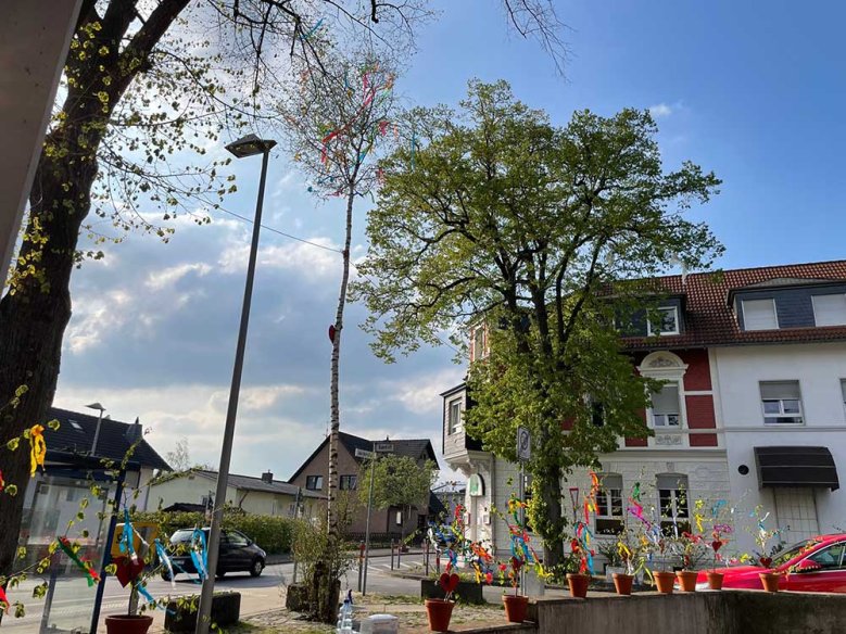 JGV-Rosenhügel JGV-Rosenhügel - bunt geschmückte Mini-Maibäume