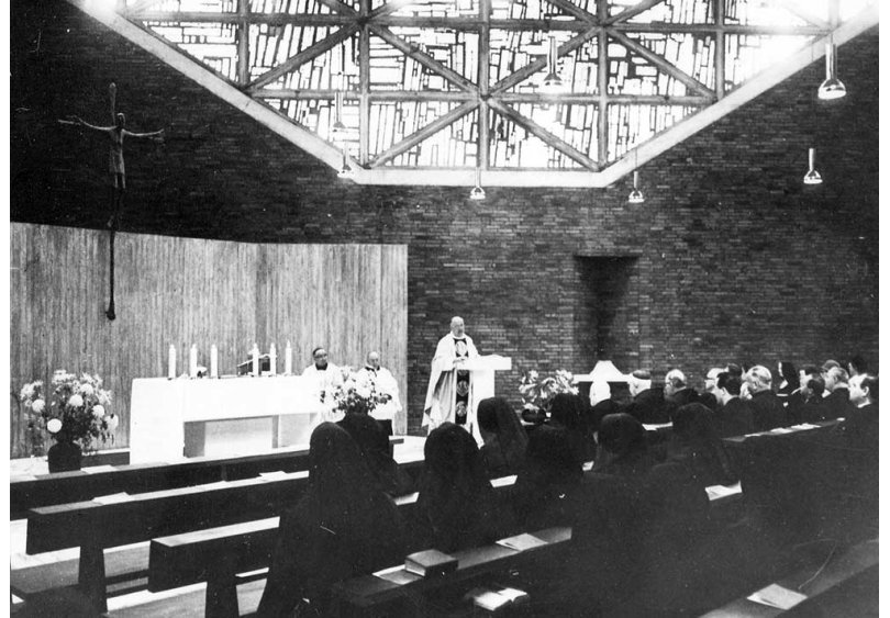 Erste Messfeier in der neuen Herz-Jesu-Krankenhauskapelle in Siegburg 1966