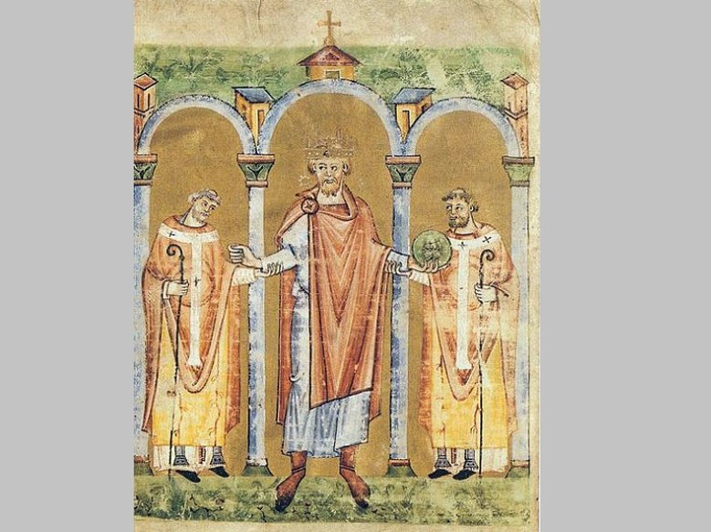 Heinrich II. betritt eine Kirche und ist deutlich größer als die beiden ihn flanierenden Bischöfe