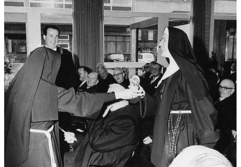 Offizielle Einweihung des neuen Siegburger Krankenhauses mit symbolischer Schlüsselübergabe 1966