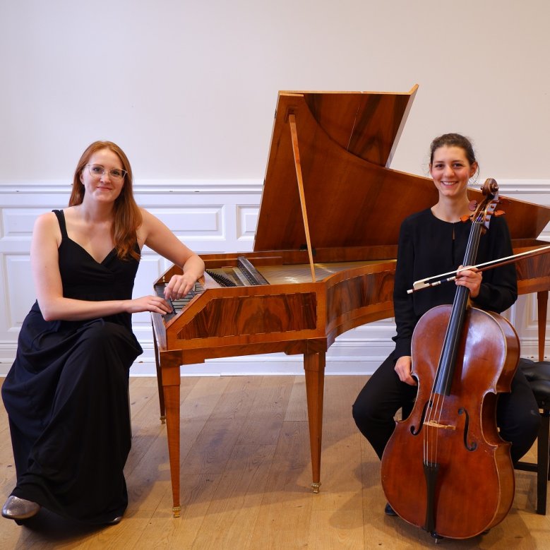 Duo Reminiscence Zwei Frauen an ihren Instrumenten