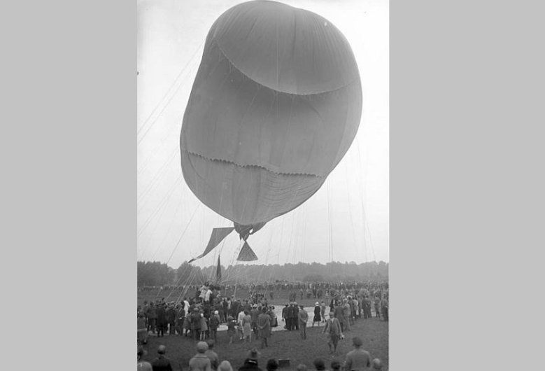 Piccard Auguste Der Schweizer Wissenschaftler Auguste Piccard in einen Stratosphären-Ballon