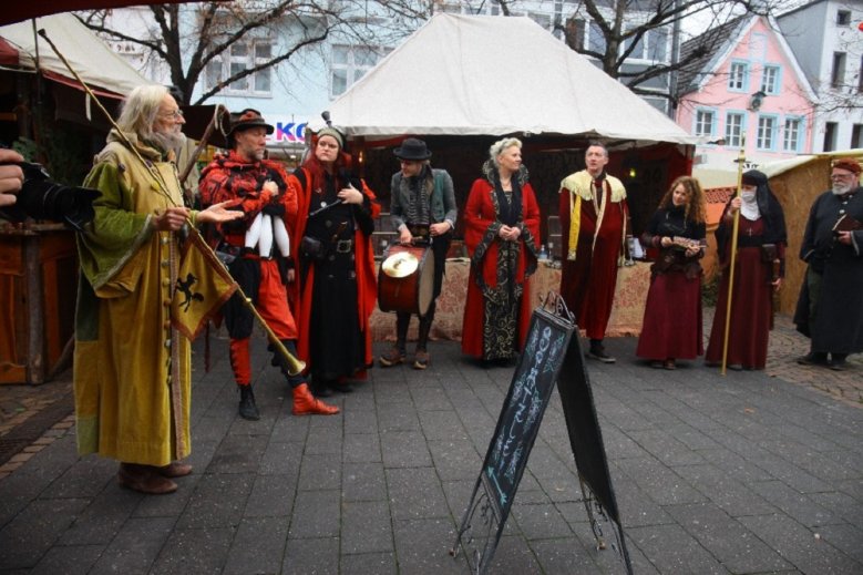 Eröffnung des mittelalterlichen Weihnachtsmarktes Eröffnung des mittelalterlichen Weihnachtsmarktes