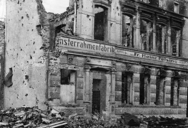 Zerstörungen 1944-45 Zerstörungen 1944-45