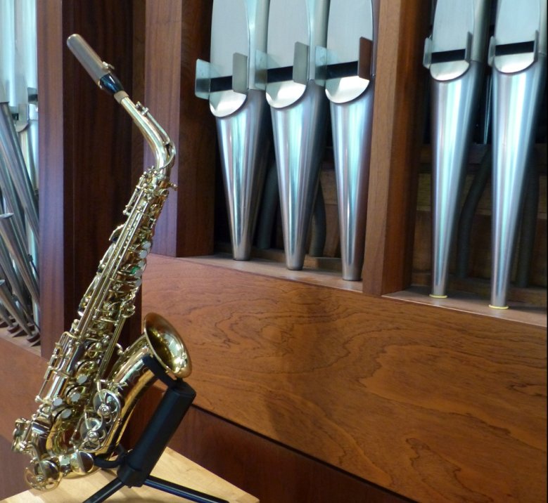 Humperdinck-Konzert Saxophon neben Orgelpfeifen