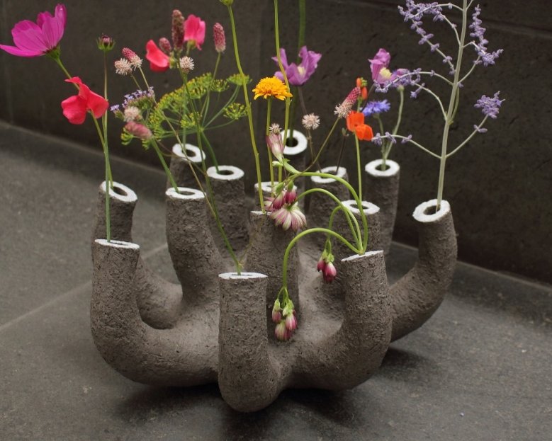 Keramikpreis 2019 - Frank Schillo Beim Keramikpreis 2019 - Motto: "Flower Power" - mit dem 2. Platz prämierte Vase von Frank Schillo.