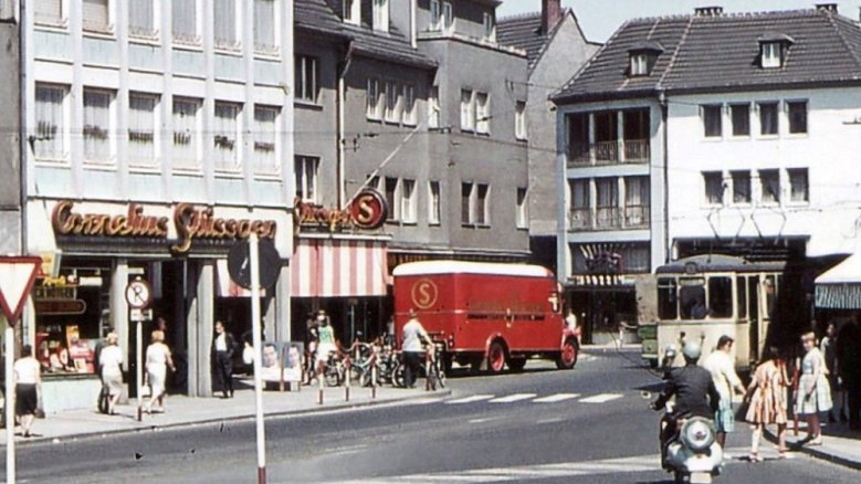 Oberer Markt mit Straßenbahn Oberer Markt mit Straßenbahn