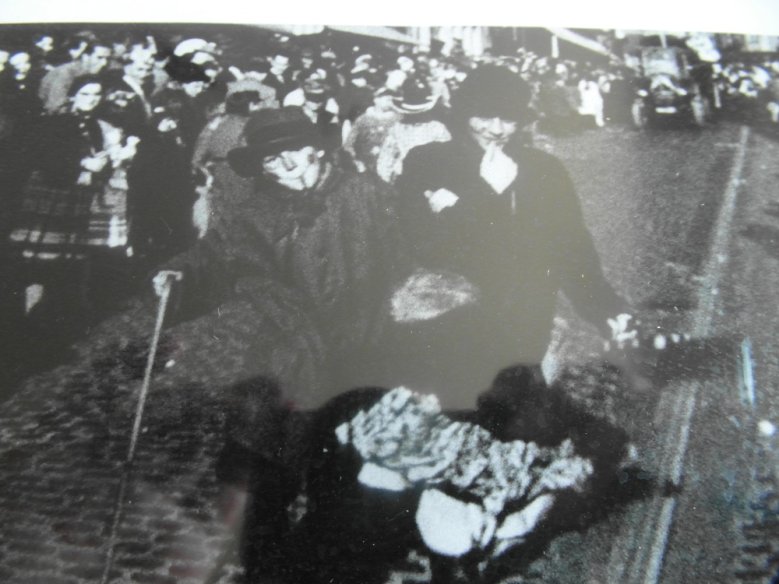 Rosenmontag 1956 Horst N. und Renate B. als ärm Oma und ärme Opa verkleidet