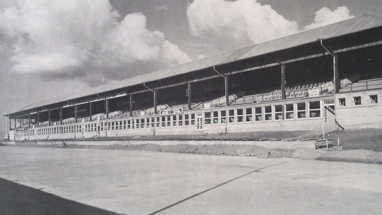 Tribüne Tribüne