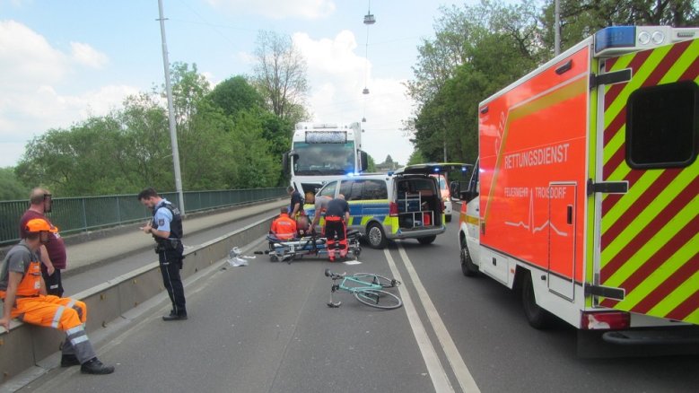 Verkehrsunfall mit Fahrerflucht Verkehrsunfall mit Fahrerflucht