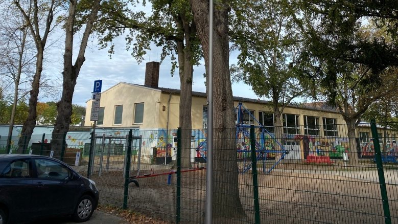 Baumfällung - Schulhof GGS Nord Baumfällung - Schulhof GGS Nord