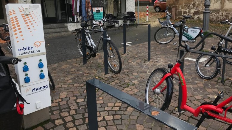 Fahrradklimatest Fahrradstation auf dem Markt.