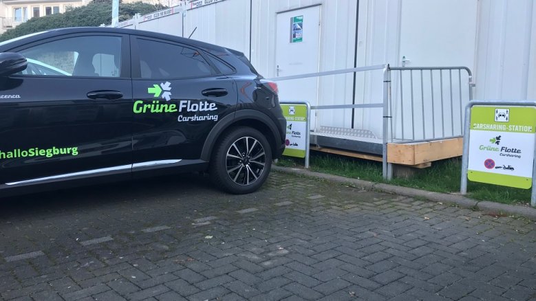 Sharingfahrzeug der Grünen Flotte auf dem Parkplatz in der Elisabethstraße