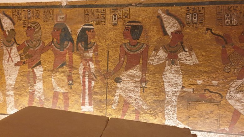 Wandbilder in der Grabkammer von Tutanchamun.