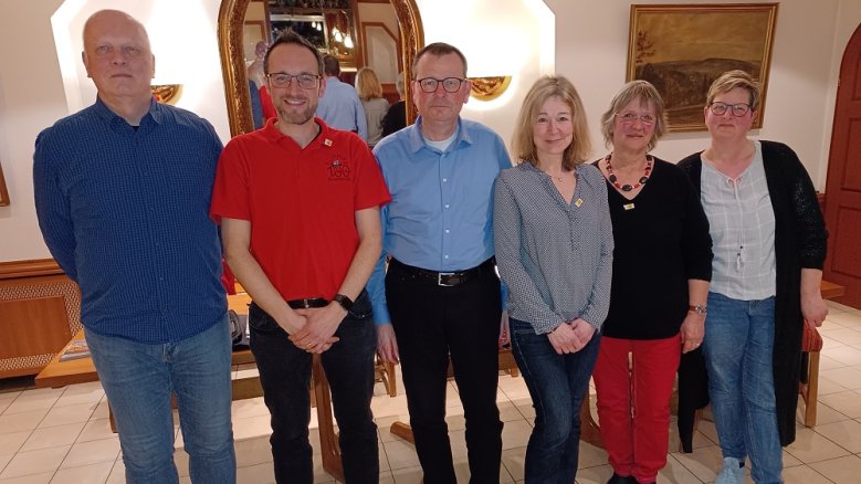 IG Wolsdorf v.l.: Ludger Ellenberger (Geschäftsführer), Bernd Junkersfeld (stellvertretender Schatzmeister), Stefan Groß (Vorsitzender), Birgit Retzmann (stellvertretende Vorsitzende), Annette Möckel (Schatzmeisterin) und Kirsten May (Beisitzerin).