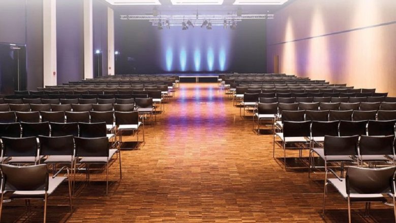 Rhein Sieg Forum Saal Kleiner Saal des Rhein Sieg Forums mit Reihenbestuhlung.