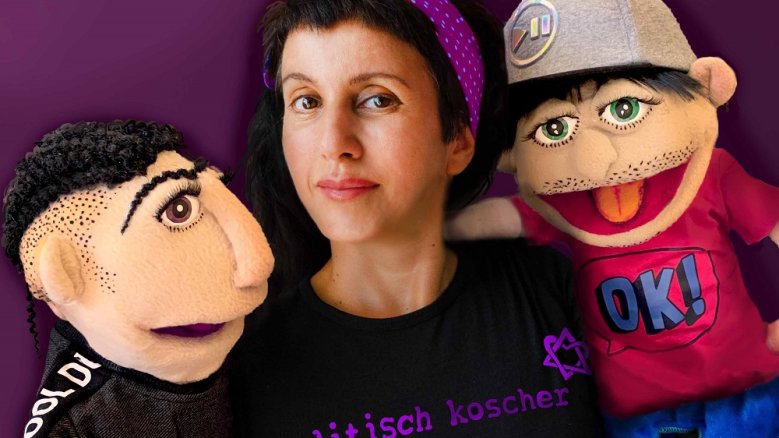 Bubales Shlomit Tripp mit zwei Handpuppen
