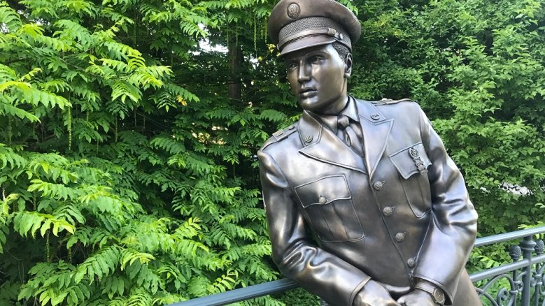 Elvis in Bronze Statue "Elvis in Bronze"