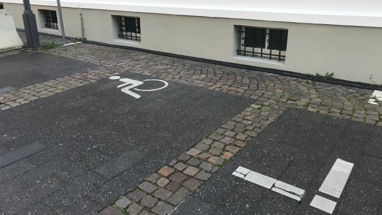 Behindertenparkplatz Behindertenparkplatz