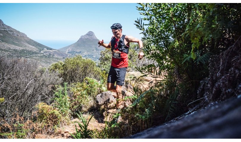 LAZ René Göldner Kapstadt René Göldner auf einem schmalen Pfad am Tafelberg.