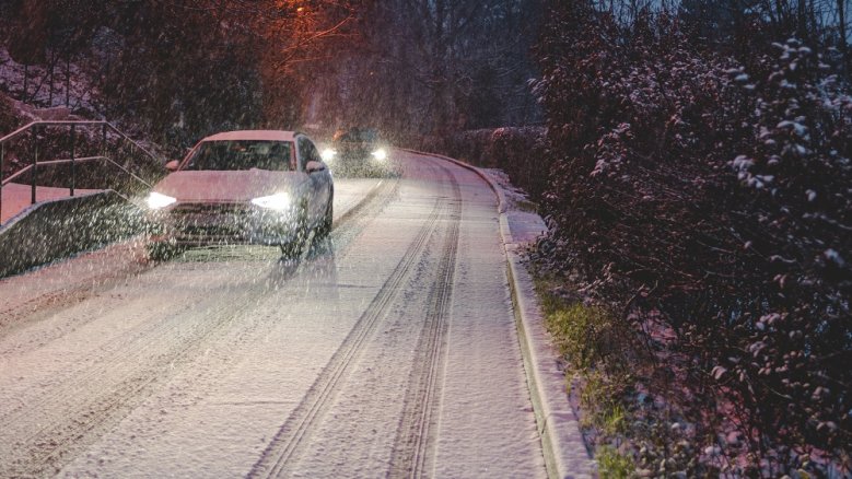 Auto winterfest machen Bei Kälte, Eis und Schnee durch den Straßenverkehr
