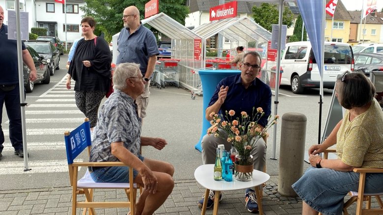 Sommertour "Hier. Für Dich." Bürgermeister Stefan Rosemann tourt durch die Stadtteile