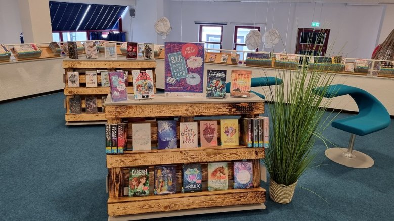 SommerLeseClub Bücherregale in der Stadtbibliothek