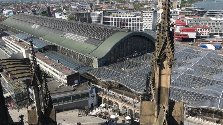 Köln Hbf Blick vom Kölner Dom auf den Hauptbahnhof.