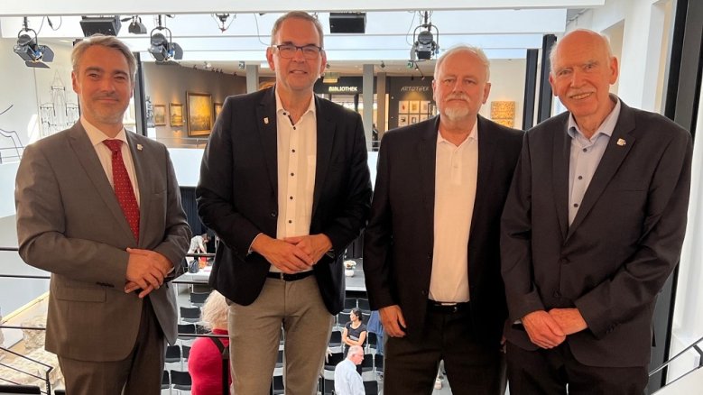 Bunzlau v.l.: Landsmannschaftsvorstand Stephan Rauhut, Bürgermeister Stefan Rosemann sowie Ferdinand Idasiak und Peter Börner von der Bundesheimatgruppe Bunzlau