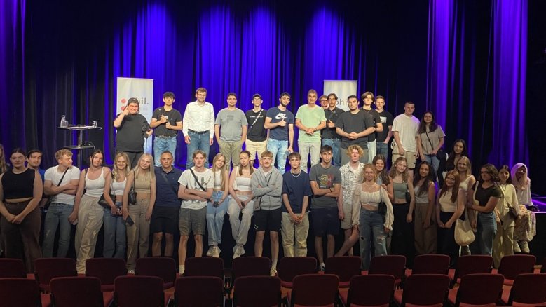 Gesamtschule PhilCologne Gruppenfoto der Q1 der Städtischen Gesamtschule am Michaelsberg