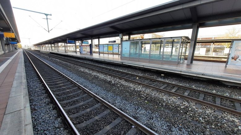 Streik Leere Bahnsteige und Gleise im Bahnhof Siegburg/Bonn.