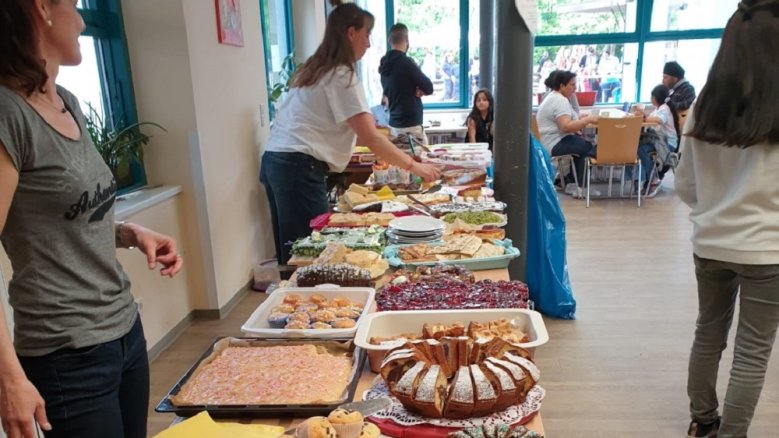Hans Alfred Keller-Schule Frühlingsfest Kuchenbuffet