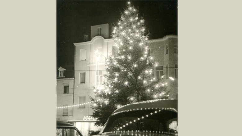 Weihnachtsbaum am Markt in den 50er-Jahren Weihnachtsbaum am Markt in den 50er-Jahren