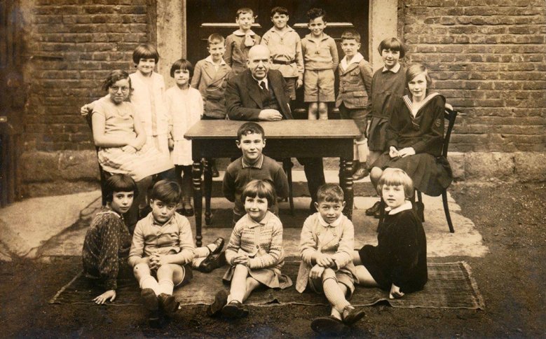 2020-10-20_seelig-salomon-1930-24058.jpg Salomon Seelig mit seiner jüdischen Schulklasse