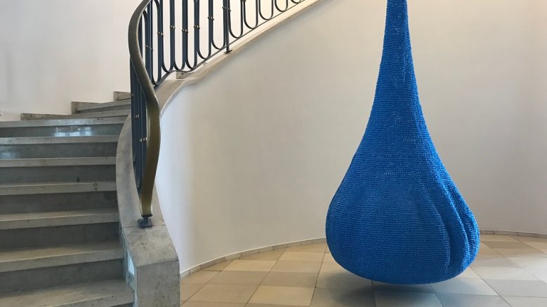 Krenkel Siegburg sichten Blauer gehäkelter Tropfen