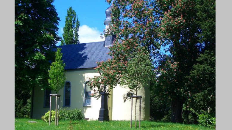 Tag des Baums Kapelle alter Friedhof