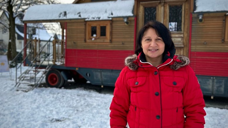 Zirkuswagen - "Momo", die Erzieherin Sirvan Eryigit Zirkuswagen - "Momo", die Erzieherin Sirvan Eryigit