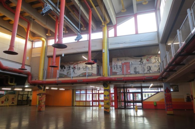 Schulzentrum Neuenhof Auf dem Bild ist der Innenbereich vom Schulzentrum Neuenhof zu sehen