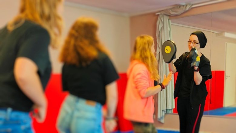 Self-Defense 4 Girls Self-Defense 4 Girls