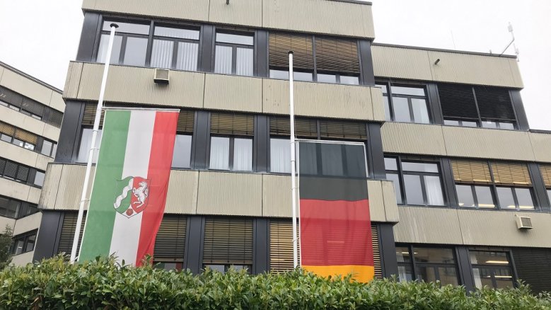 Flaggen auf Halbmast Flaggen auf Halbmast