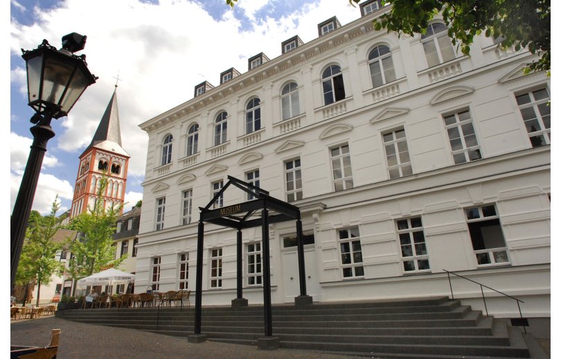 Das Bild zeigt das Siegburger Stadtmsueum am Markt.